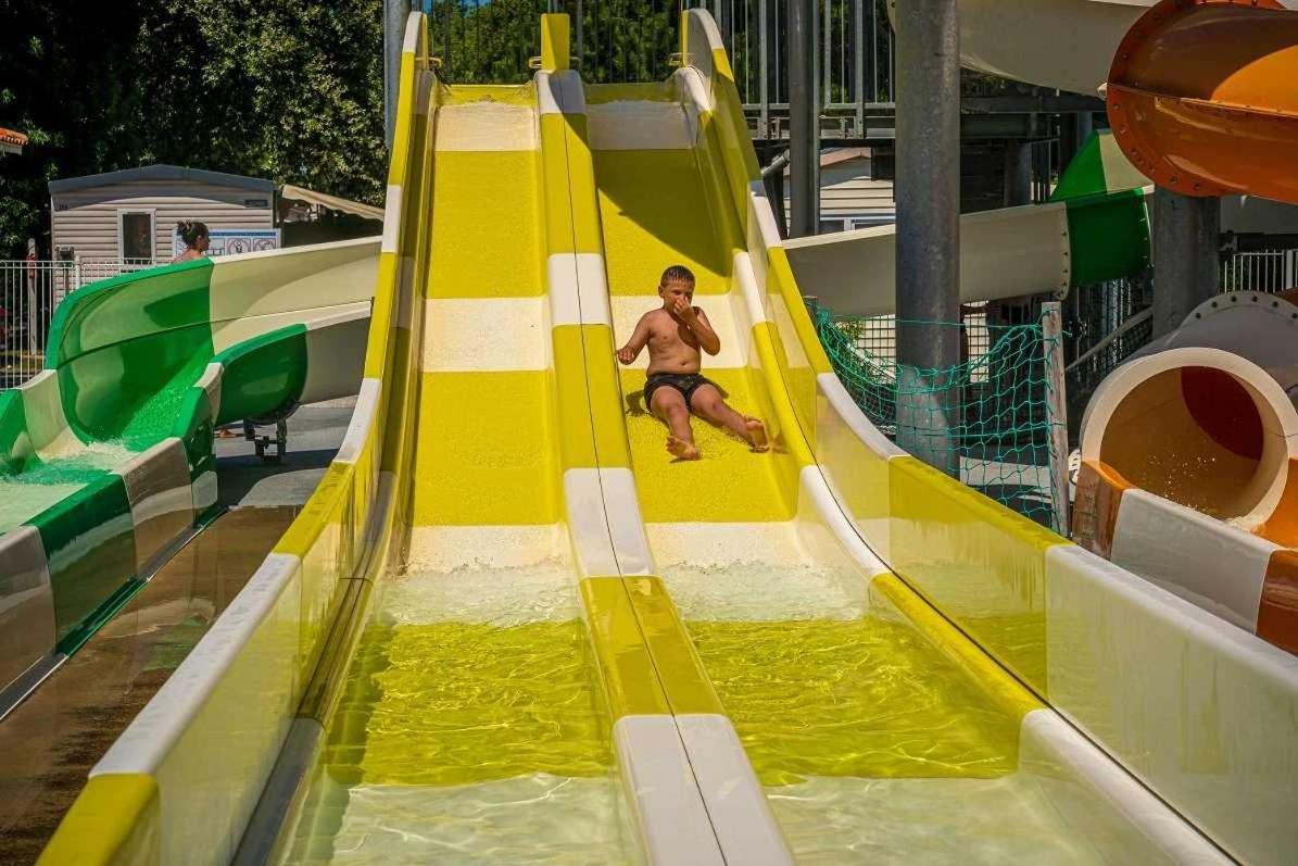 Camping 4 Etoiles - Parc Aquatique - Eei0Fi Saint-Georges-d'Oleron Eksteriør bilde
