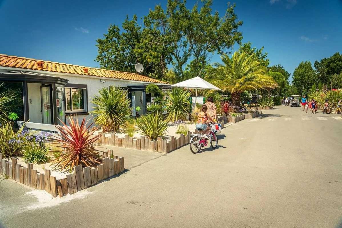 Camping 4 Etoiles - Parc Aquatique - Eei0Fi Saint-Georges-d'Oleron Eksteriør bilde